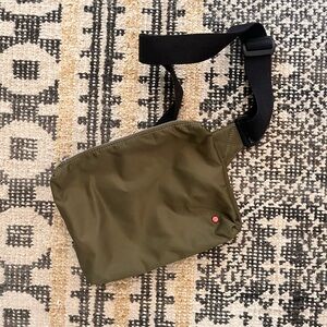 State Lorimer crossbody bag fanny pack olive green GUC so cute for spring!